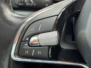 Skoda Karoq 1.5 TSI ACT Business Edition, trekhaak, stoelverwarming, navigatie, climaat controle / 30
