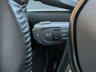 Peugeot 2008 1.2 PureTech Blue Lease Allure 130PK|Navi|Camera|Adaptive-Cruise|LED|Stoelverwarming / 12