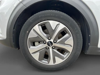 Kia e-Niro DynamicPlusLine 64 kWh | Elektrisch schuifdak | Keyless entry | Stoelverwarming / 28