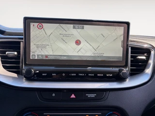 Kia XCeed 1.0 T-GDi DynamicPlusLine | Stoel- en stuurverwarming | Keyless entry/start | Achteruitrijcamera | Parkeersensoren achter | Apple/Android Carplay | Cruise control | Climate control | Navi / 17