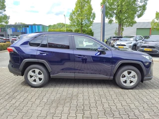 Toyota RAV4 2.5 HYBRID STYLE LEDER STOEL/STUURVERW PARK-SENSOREN EL-STOEL EL-ACHTERKLEP APPLE/ANDROID CAMERA CLIMA LED PRIVACY GLASS 17'' LM-VELGEN / 6