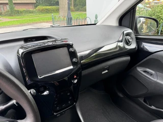 Toyota Aygo 1.0 VVT-i x-clusiv / 22