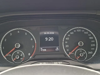 Volkswagen Polo 1.0 TSI Comfortline * Navigatiesysteem * 37.000KM! * Cruise control * LM Velgen * / 35