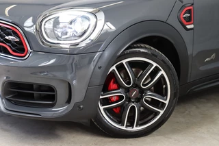 MINI Countryman John Cooper Works ALL4 Chili Automaat  / Navigatiesysteem Plus / Leder / Panoramadak / Harman Kardon / Stoelverwarming / Achteruitrijcamera / 19 Inch / Sportstoelen / Parkeersensoren voor+achter / Climate Control / Head-Up Display / 9