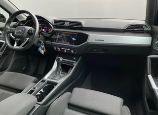 Audi Q3 35 TFSI 150 pk S Line AUT . | zwart optiek | 20'' lichtmetalen velgen | adaptieve cruise | sportstoelen | apple carplay | led kopl. / 18