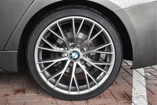 BMW 3 Serie Touring 320i xDrive High Executive M 184 pk  | Vol | HUD | Elekt.haak | Keyless | Open dak | Camera | LED/Xenon | LM-Velgen 19" / 32