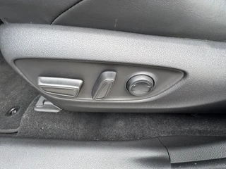 Toyota RAV4 2.5 Plug-in Hybrid AWD BI-TONE PLUS JBL-AUDIO NAVI HEAD-UP BLIND SPOT 360° CAMERA STOEL/STUURVERW EL-KLEP APPLE/ANDROID 1500KG TREKGEW KLASSE 3 ALARM 4S-BANDEN / 12