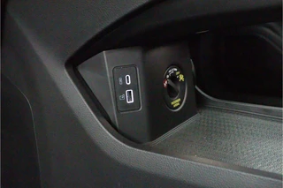 Omoda 5 EV Premium 61 kWh *DEMO* - Stoel/Stuurwiel verwarming - Schuif/Kanteldak - Navigatie - Adaptief Cruise Conrole - WLTP 402 KM - 7 Jaar fabrieksgarantie / 72