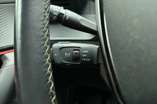 Peugeot 2008 1.2 PureTech GT 130 PK | Handgeschakeld | Camera | Climate Control | Adaptive Cruise Control | 3-D Instrumentenpaneel | Start/stop | 1e eigenaar | BTW auto / 28