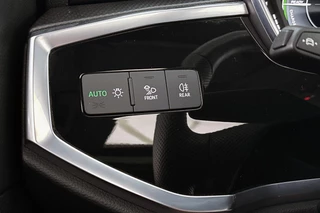 Audi Q3 45 TFSI e S Line / 28