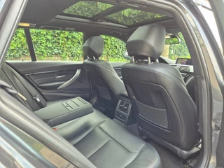 BMW 3-serie Touring M Sport High Ex Panorama A CarPlay Keyless Virtual dash Camera 320i High Executive / 26
