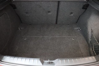 BMW 1 Series 118i Executive M Sport Pakket 5 deurs / Navigatie Professional / LED / Trekhaak / 18 Inch / Climate Control / Hifi / Parkeersensoren / Cruise Control / Extra Getint Glas / Bluetooth / Shadow Line / 33