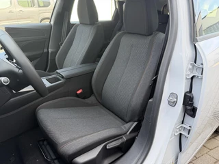 Peugeot e-308 SW Style EV 54 kWh | Demo Auto | Tot 8 jaar Garantie | Tot 420 Km WLTP | Navigatie via Telefoon | Warmtepomp | 18" Lichtmetalen Velgen | Adaptieve Cruise Control met Drive Assist | Full LED Verlichting | Climate Control | DAB Radio | Apple Carplay/Android Auto. / 18