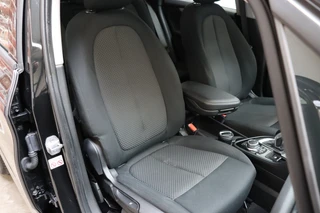BMW 2 Serie Active Tourer 220i Executive Automaat  / Navigatiesysteem / Adaptieve LED koplampen / Hifi / Stoelverwarming / 16 Inch / Parkeersensoren voor+achter / Bluetooth / Cruise Control / Elektrische Achterklep / Verstelbare Achterbank / 17