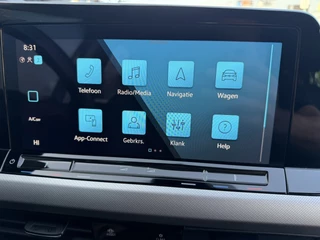 Volkswagen Golf 1.0 TSI / Apple CarPlay-Android / LEDER interieur + Stuur / Licht & Zicht Pakket / ALL-Season / 1e Eigenaar / 19