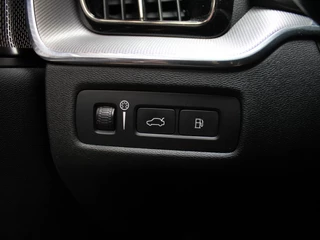 Volvo XC60 2.0 Recharge T8 AWD R-Design Panoramisch schuif/kantel dak, 360 Camera, Stoelverwarming, Harman/Kardon audio installatie, Navigatie / 29