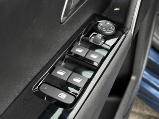 Lancia Ypsilon Edizione Limitata Cassina Navigatie | Apple carplay/Andriod auto | Cruise control | Velours bekleding | Achteruitrij camera | / 21