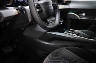 Lancia Ypsilon 1.2 Turbo Hybrid LX / 32