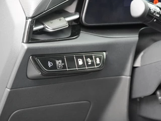 Kia Niro 1.6 GDi PHEV DynamicLine  - Navigatie - Cruise Control - Climate Control - Apple CarPlay/Android Auto - Fabrieksgarantie tot 06-2032 / 23
