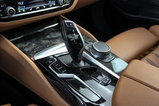BMW 5-serie Touring 540i xDrive High Executive Luxury-Line | 1e eigenaar | Achterasbesturing | Cruise control adaptief | Apple carplay | Adaptief LED | DAB | Panoramadak | HiFi audio / 31