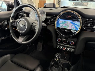MINI 5-Door 1.5 Cooper MINI Yours / 4