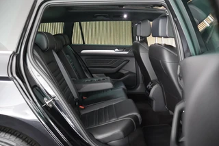 Volkswagen Passat Variant 1.5 TSI 150pk DSG 2x R-Line Panoramadak Leder Camera Stoelverwarming Virtual Cockpit / 13
