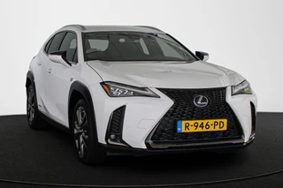 Lexus UX 250h AWD F Sport Premium / 2