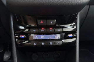 Peugeot 208 1.2 VTi Envy / 23