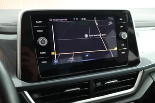 Volkswagen T-Roc 1.0 TSI 110pk Style Trekhaak LED Virtual Cockpit Navigatie / 19