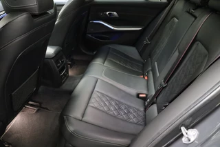 BMW 3 Serie Touring M340i xDrive High Executive M Sport Pakket Automaat  / Live Cockpit Professional / Panoramadak / Trekhaak / Individual Leder Merino / Driving Assistant / M Sport Differentieel / Harman Kardon / M Adaptief Onderstel / Safety Pack / Head-Up Display / 19 Inch / Stoelverwarming voor+achter / 19