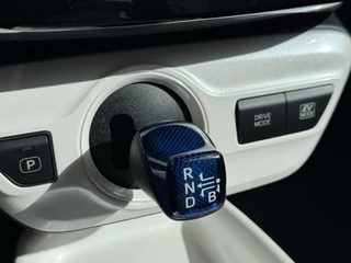 Toyota Prius 1.8 HYBRID FIRST EDITION NAVI STOELVERW AFN-TREKHAAK PARK-SENSOREN BSM CAMERA HUD BLUETOOTH / 24