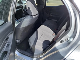 Toyota Yaris 1.5 Hybrid 115 DYNAMIC STOEL/STUURVERW BLIND SPOT PARK-SENSOREN NAVI 16'' LM-VELGEN KEYLESS CAMERA APPLE/ANDROID AD-CRUISE CLIMA LED / 24