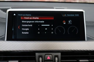 BMW X2 sDrive20i High Executive M Sport Pakket Automaat  / Navigatiesysteem Plus / Leder / Panoramadak / Stoelverwarming / LED / Harman Kardon / 19 Inch / Head-Up Display / Parkeersensoren voor+achter / Climate Control / Shadow Line / 33