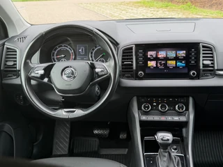 Skoda Karoq 1.5 TSI ACT Business Edition, trekhaak, stoelverwarming, navigatie, climaat controle / 2