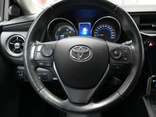 Toyota Auris 1.8 Hybrid Aspiration / 17
