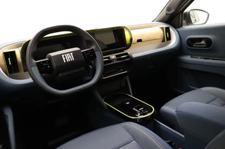 Fiat Grande Panda 1.2 Hybrid La Prima | €2.000,- demo voordeel! | Automaat | NIEUW MODEL |  Navigatie | Stoel & Stuurverwarming | Climate control | Camera | Hoge instap | Dakrails | Lichtmetalen velgen / 17