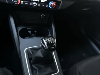 Audi Q2 30 TFSI Pro Line App-Connect DAB+ Climate Control Parkeersensoren / 21