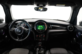 MINI 5-deurs 1.5 Cooper Chili  Navigatie Full-led CruiseControl / 6