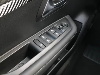 Peugeot 208 Allure PureTech 100pk / 25