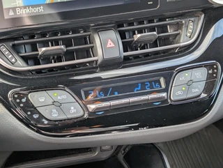 Toyota C-HR 1.8 Hybrid Bi-Tone 100% OH AIRCO NAVIGATIE ADAPTIVE CRUISE CONTROL / 18