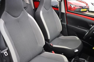Toyota Aygo JOY CABRIO CLIMA APPLE/ANDROID CAMERA LM-VELGEN EL-RAMEN DAB / 24