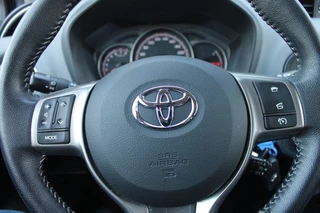 Toyota Yaris 1.3 VVT-I ASPIRATION Navigatie / Trekhaak / Cruise control / 24
