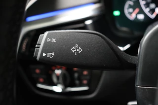 BMW 5 Series Touring 520i High Executive M Sport Pakket Automaat  / Navigatiesysteem Professional / Panoramadak / Comfortstoelen / Driving Assistant Plus / 19 Inch / Stoelverwarming voor+achter / Achteruitrijcamera / Hifi / Adaptieve LED-koplampen / Leder / DAB / 41