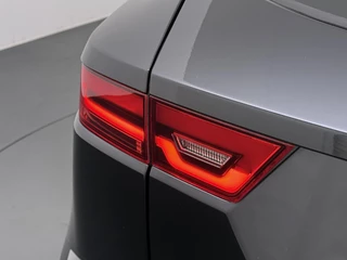 Jaguar E-PACE 2.0 P200 AWD R-Dynamic / 2