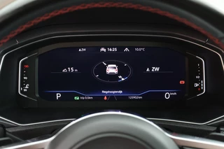 Volkswagen T-Roc 1.5 TSI 150pk DSG R-Line Sport Keyless Virtual Cockpit Navigatie / 37