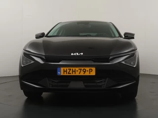 Kia EV6 Air 84 kWh  - SOH 99,1% - Stoel-/stuurverwarming - Cruise Control Adaptief - Climate Control - CarPlay - Fabrieksgarantie tot 08-2033 / 14