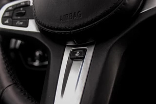 BMW 5-serie M550d xDrive High Executive | 2e eigenaar | Driving Assistant Plus | Innovation pakket | Stoelverwarming & -ventilatie | Stuurverwarming | Harman-kardon | 360 camera / 24