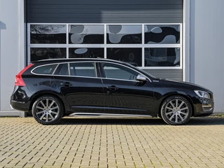 Volvo V60 2.4 D6 AWD Plug-In Hybrid Summum | Leder | Schuifdak | Keyless | Camera | Xenon | Stoelverwarmng / 16