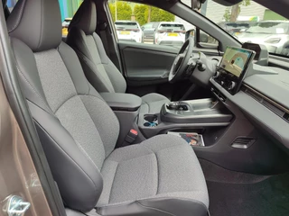 Toyota bZ4X Touring DYNAMIC LIMITED EDITION 75 kWh NIEUW DIRECT LEVERBAAR! 360° CAMERA STOEL/STUURVERW WARMTEPOMP BLIND SPOT EL-ACHTERKLEP KEYLESS NAVI PARK-SENSOREN APPLE/ANDROID / 10