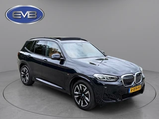 BMW IX3 M SPORT pakket 80 kWh, panoramadak, SOH 98,2 %,vol opties, 1 e eigenaar,conjac sport leder, Origineel NL auto met nap / 10